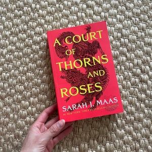 A Court of Thorns and Roses Book